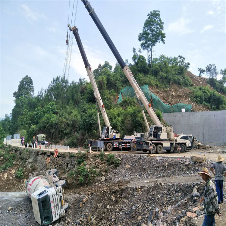 威县县汽车掉沟里叫吊车救援要多少钱